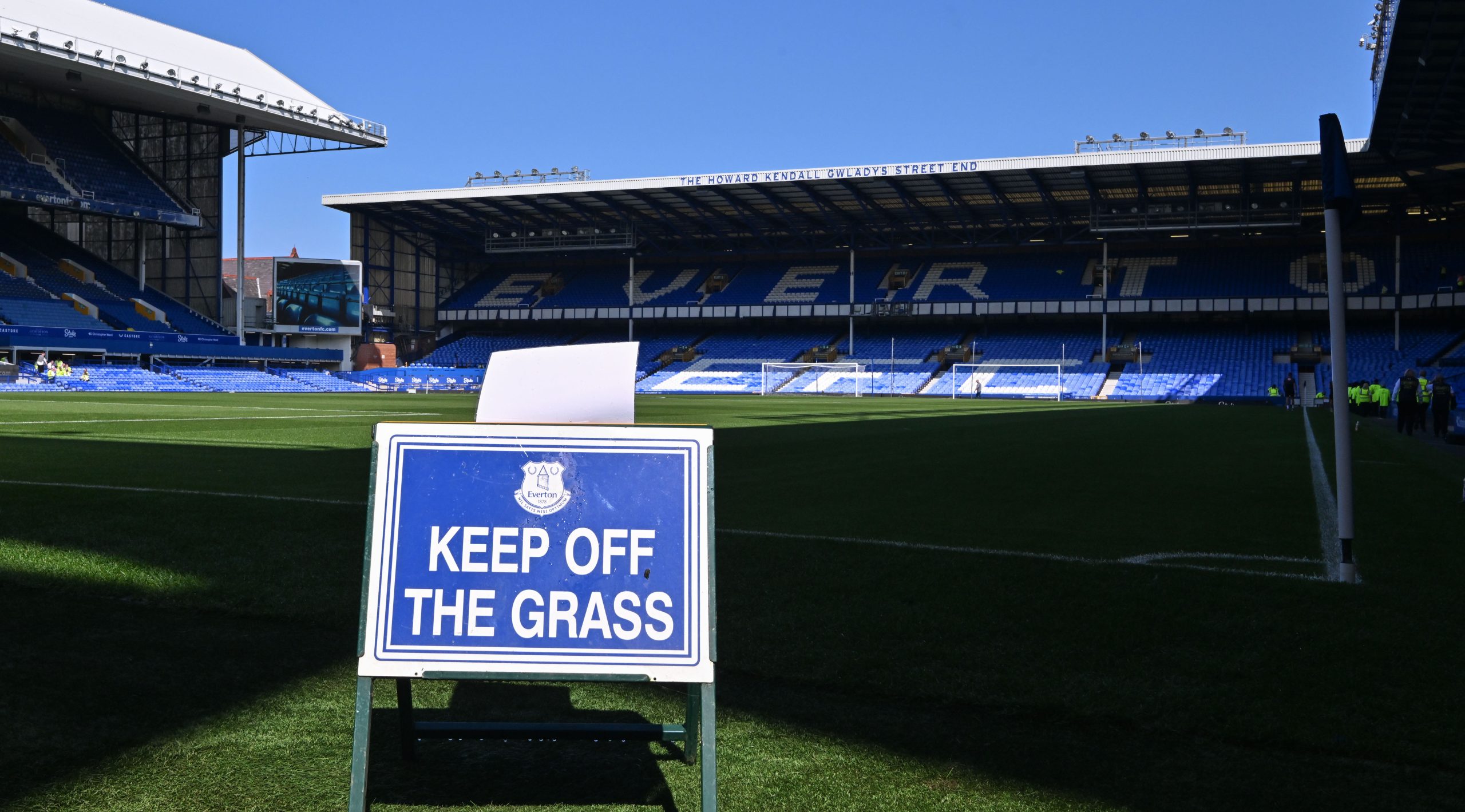 Disaster for Everton as two players suffer late injuries ahead of Newcastle clash
