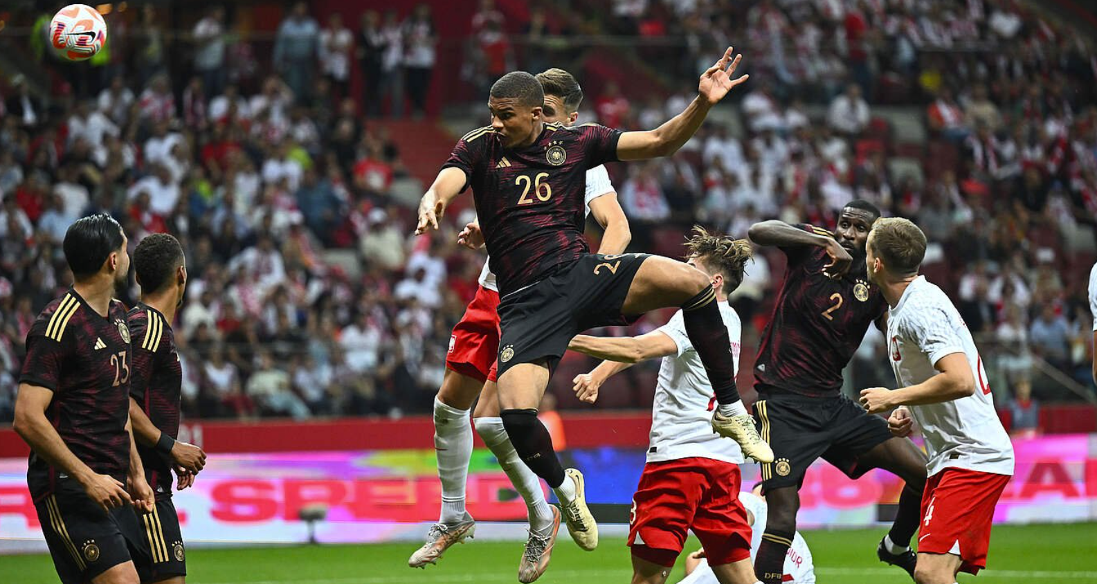 "Keep an eye on this" - €25m centre-back open to Newcastle move as Toon weigh up options