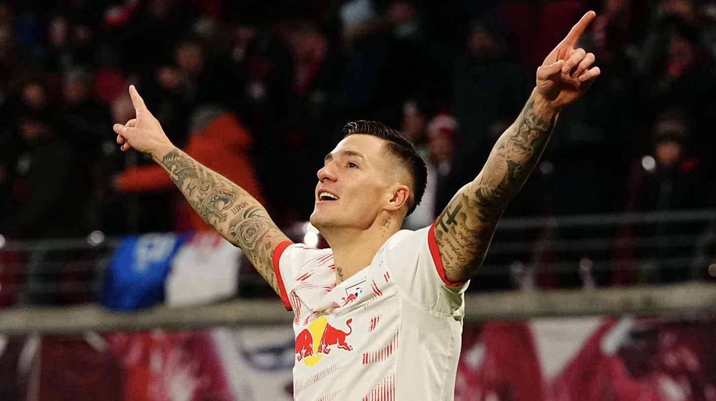 Newcastle intensify £70m talks on Monday night after Benjamín Sesko boost - Report