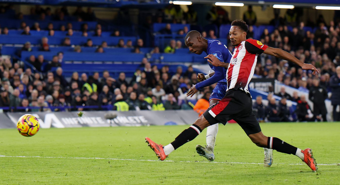 Newcastle's bid to sign £95m duo set for triple boost? - Update on striker search