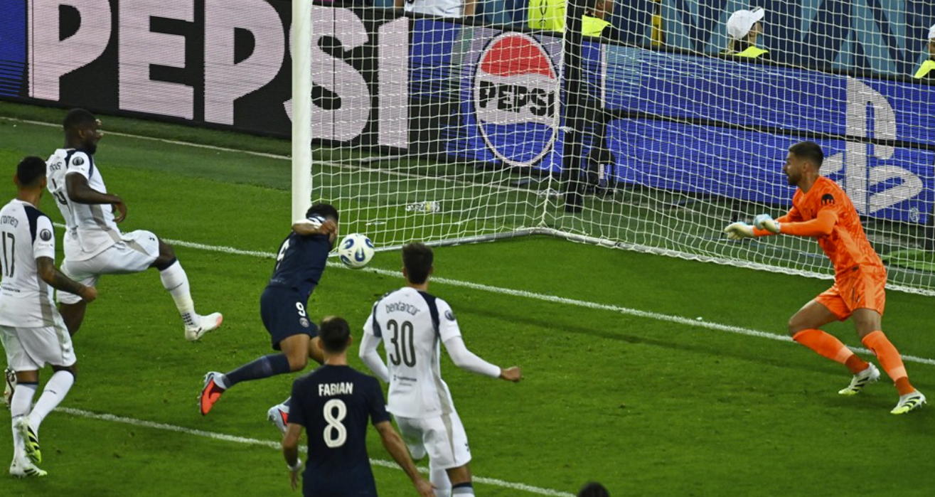 Newcastle back in for Ramos with PSG deal possible to sanction Isak sale - Report