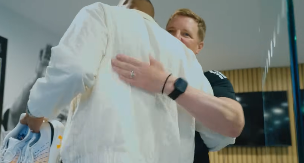 Malick Thiaw meets Eddie Howe - Watch behind the scenes footage of German giant