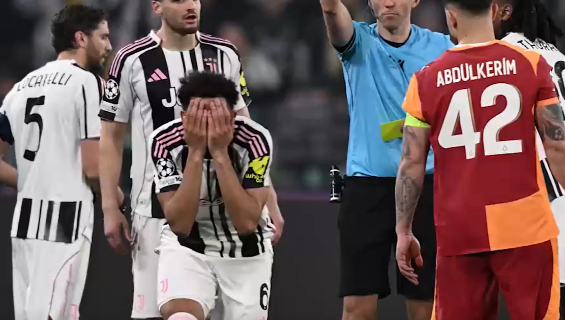 WATCH: Eddie Howe signing absolutely furious - The worst red card call we've seen?