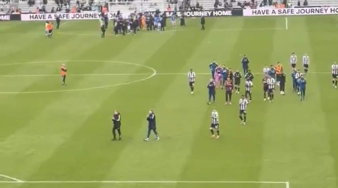 WATCH: Newcastle fans boo Eddie Howe & players after Sunderland defeat