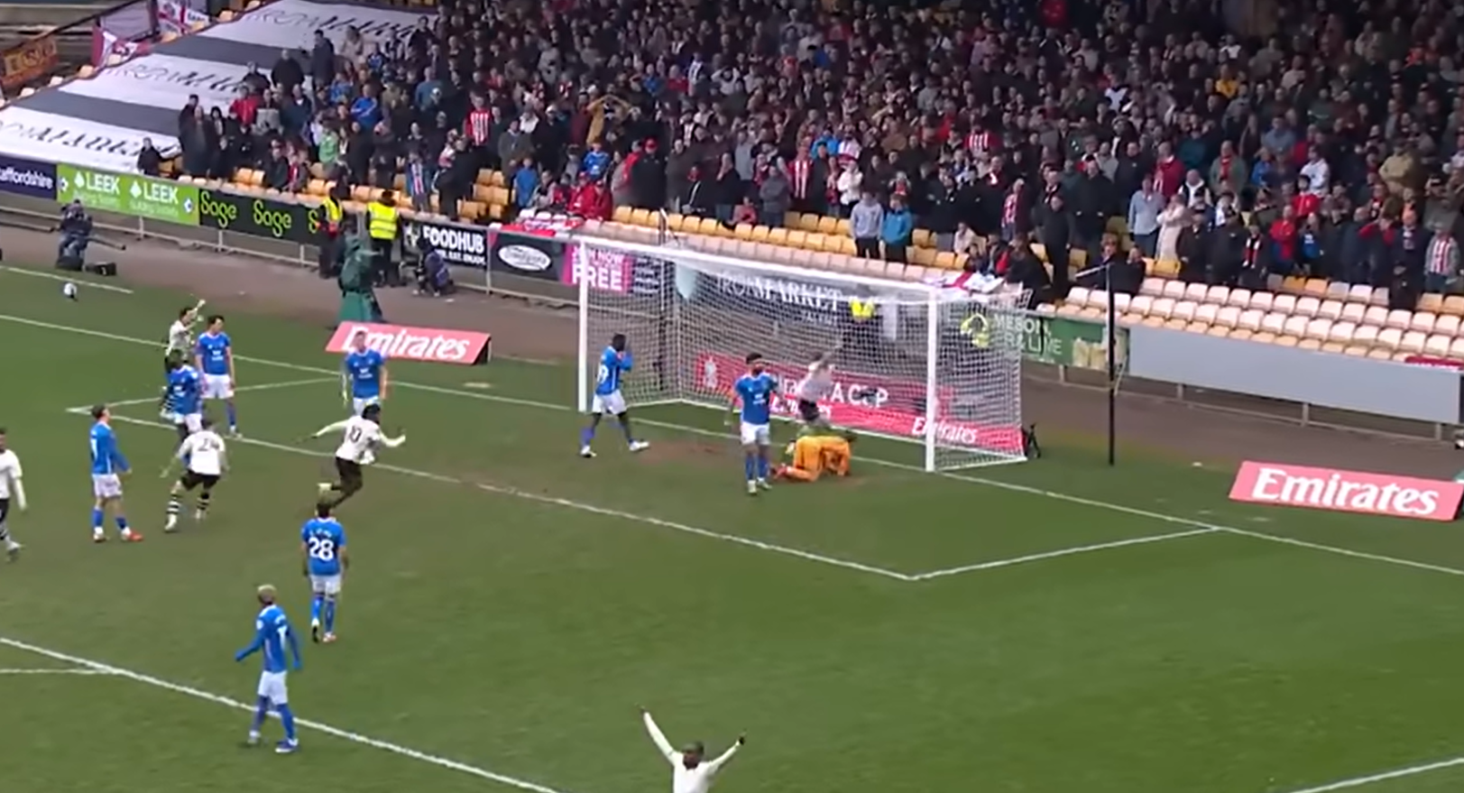 Newcastle fan KO's Sunderland! - Watch goal & Alan Shearer celebration in FA Cup upset